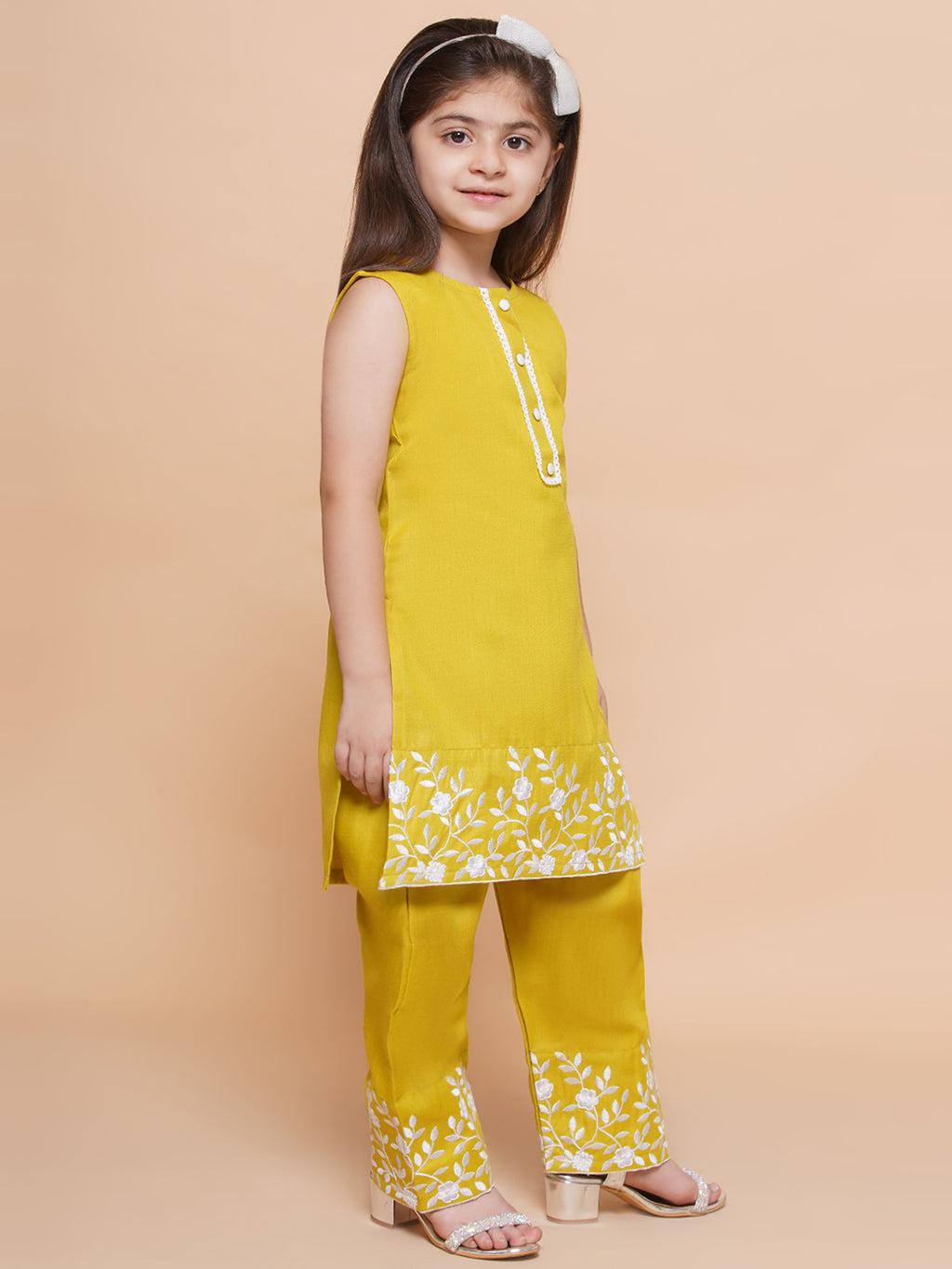 UC Cotton Woven Sleeveless Solid Embroidered Kurta & Plazzoo Set