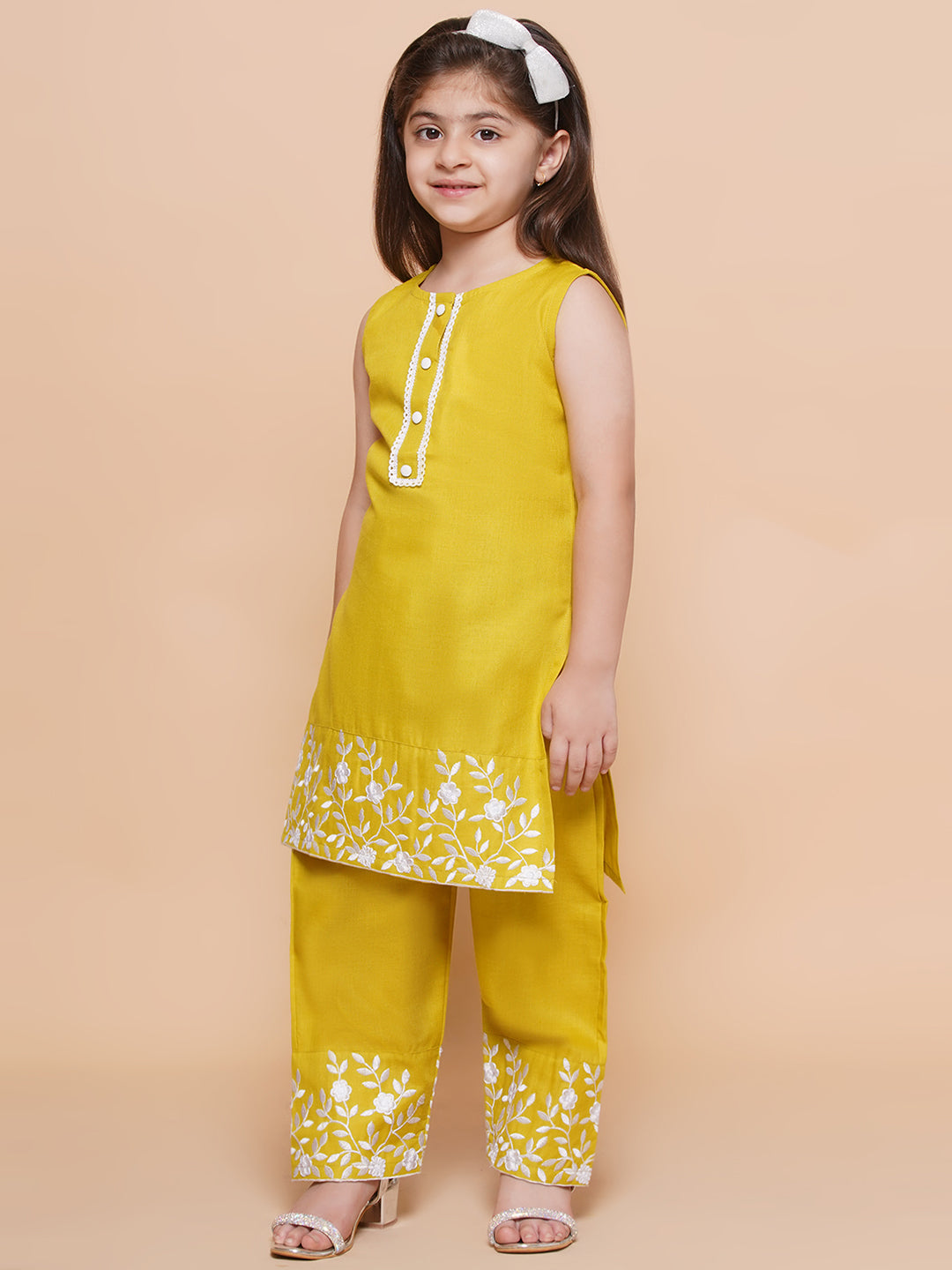 UC Cotton Woven Sleeveless Solid Embroidered Kurta & Plazzoo Set